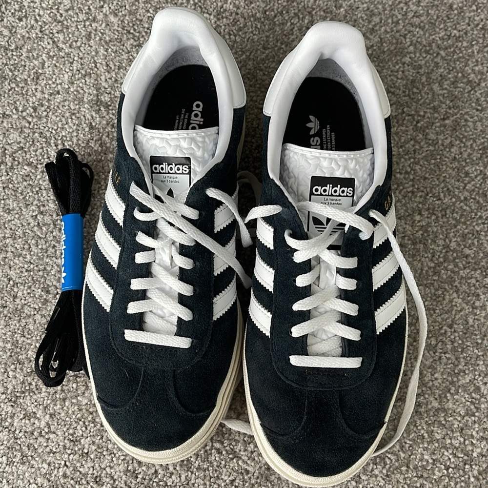 Adidas Gazelle Shoes - Picture 9 of 11